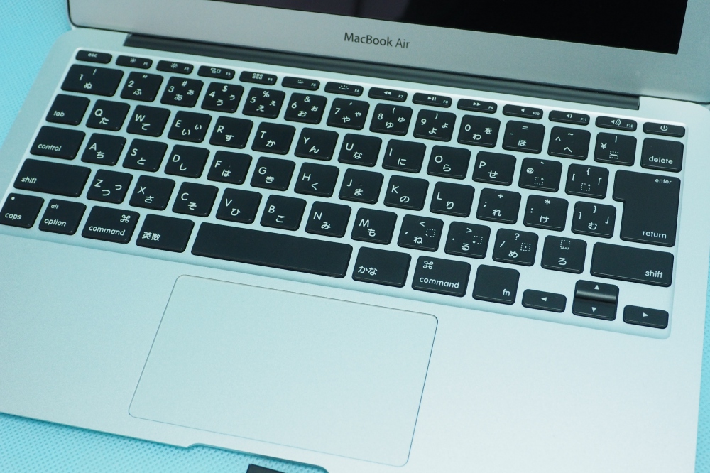 Apple MacBook Air 11.5/1.3GHz/i5/4GB/SSD256GB/Graphics 5000 1536/Mid 2013/充放電回数15回、その他画像２