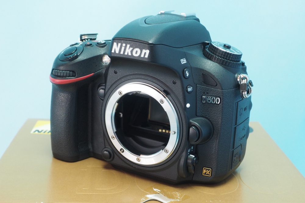 Nikon デジタル一眼レフカメラ D600 ボディ + 予備バッテリー + アイピース、その他画像１