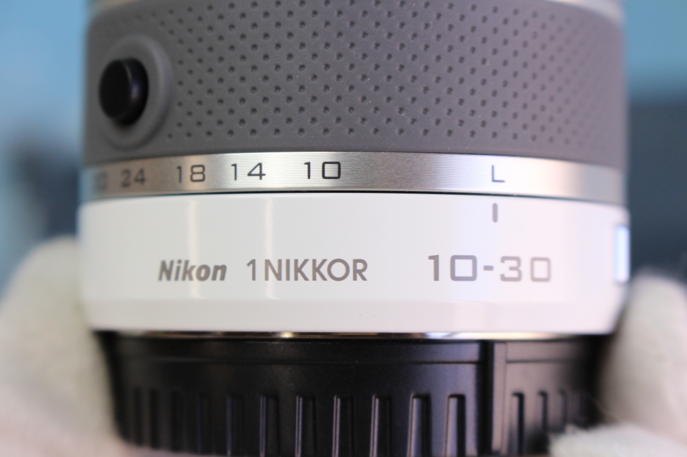 Nikon ミラーレス一眼カメラ Nikon 1 (ニコンワン) J1 (ジェイワン) 標準ズームレンズキット ホワイトN1 J1HLK WH、その他画像４