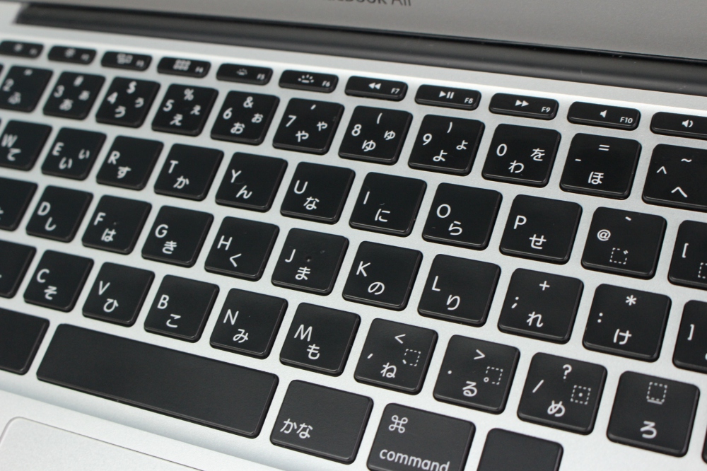 Apple MacBook Air 11.6 i5 4GB SSD64GB Mid 2012 充放電回数136回、その他画像２