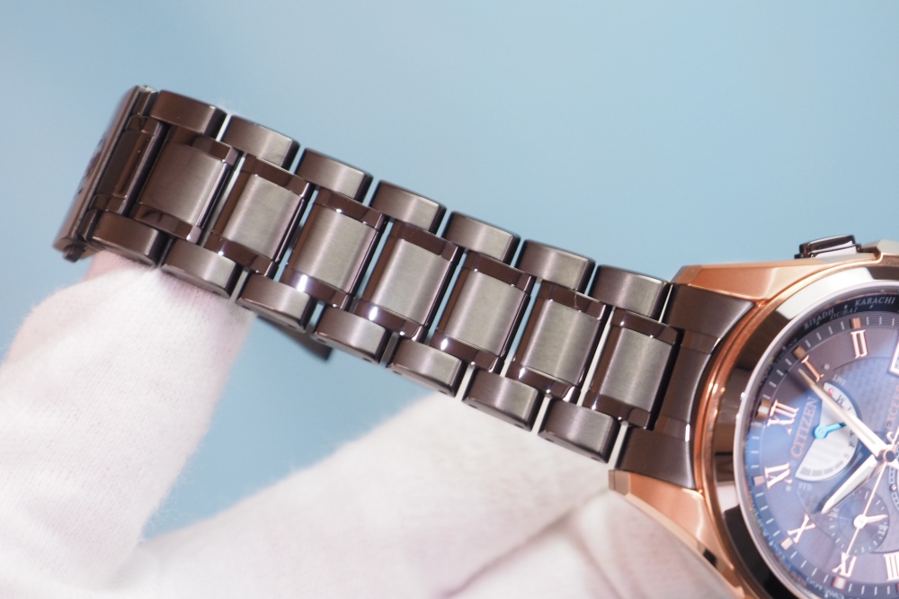 CITIZEN 腕時計 EXCEED LIGHT in BLACK限定モデル エコ・ドライブ電波時計 AT9055-54E メンズ、その他画像２