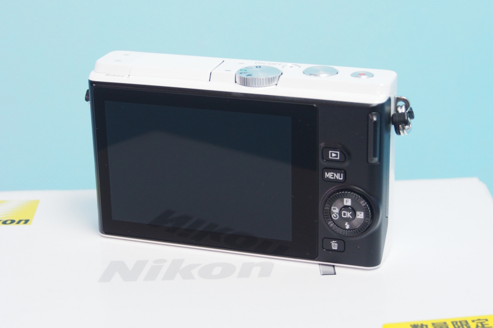カメラ Nikon 一眼 Nikon 1 J4 ダブルズームキット ホワイト [管理