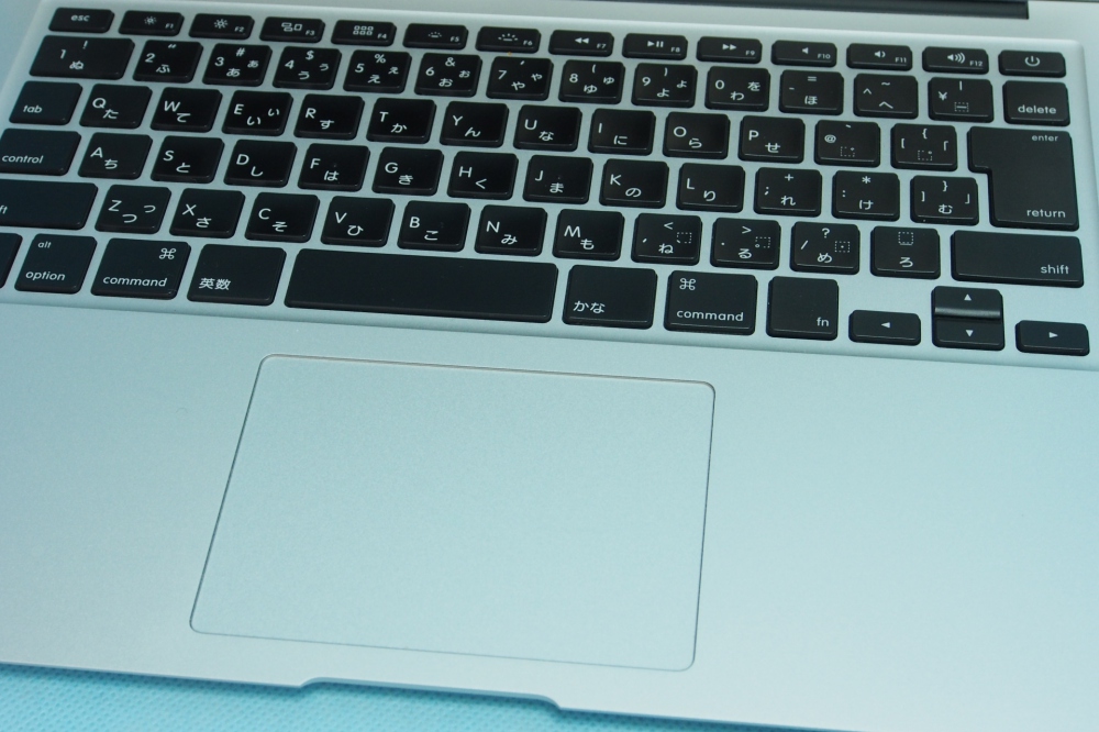 Apple MacBook Air 13インチ 1.8GHz i5 4GB SSD128GB Mid2012 充放電回数23回、その他画像２
