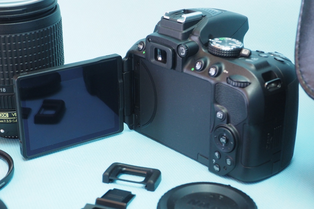 Nikon D5300 18-140 VR レンズキット + シリコンカバー ブラック + Kenko レンズプロテクター + Nikon 純正カメラバッグ + 液晶保護シート、その他画像３