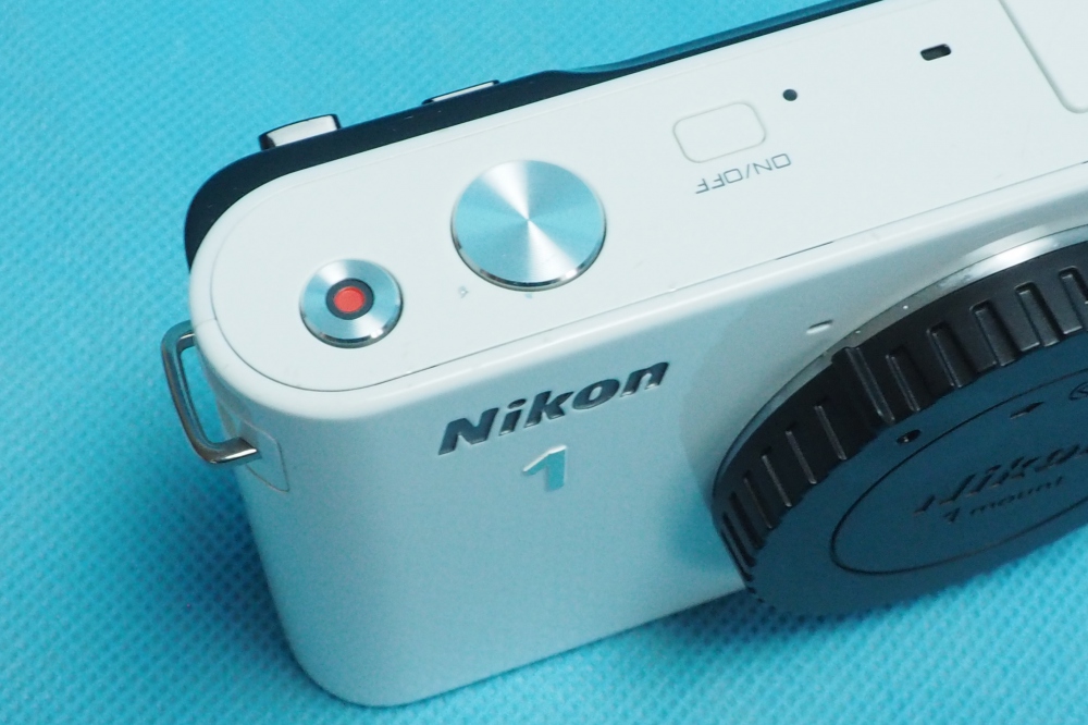  Nikon ミラーレス一眼カメラ Nikon 1 J1  標準ズームレンズキット ホワイト  ニコン、その他画像２